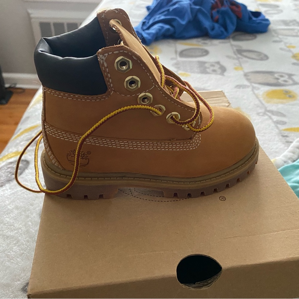 Brand new size 9c timberland boots